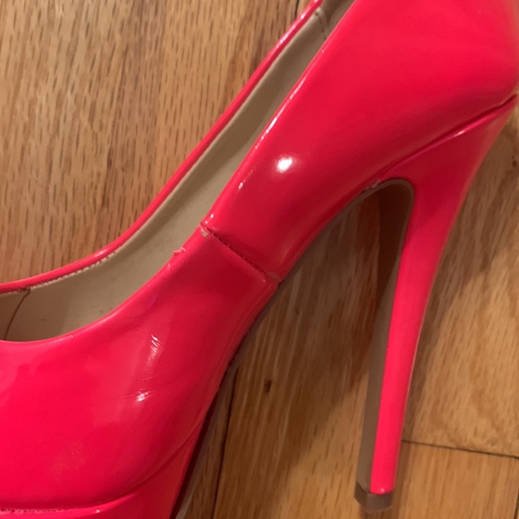 Hot pink pumps - Picture 3 of 4